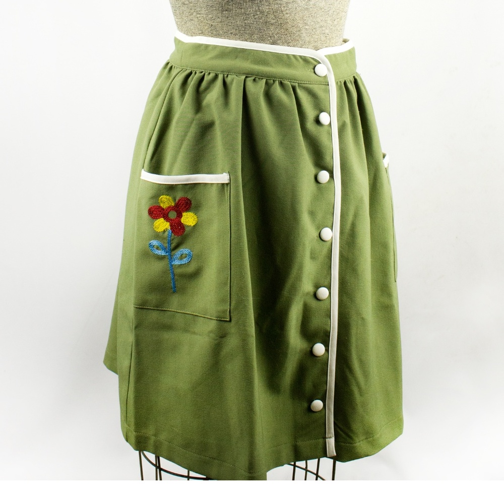 Modcloth Green Flower button skirt